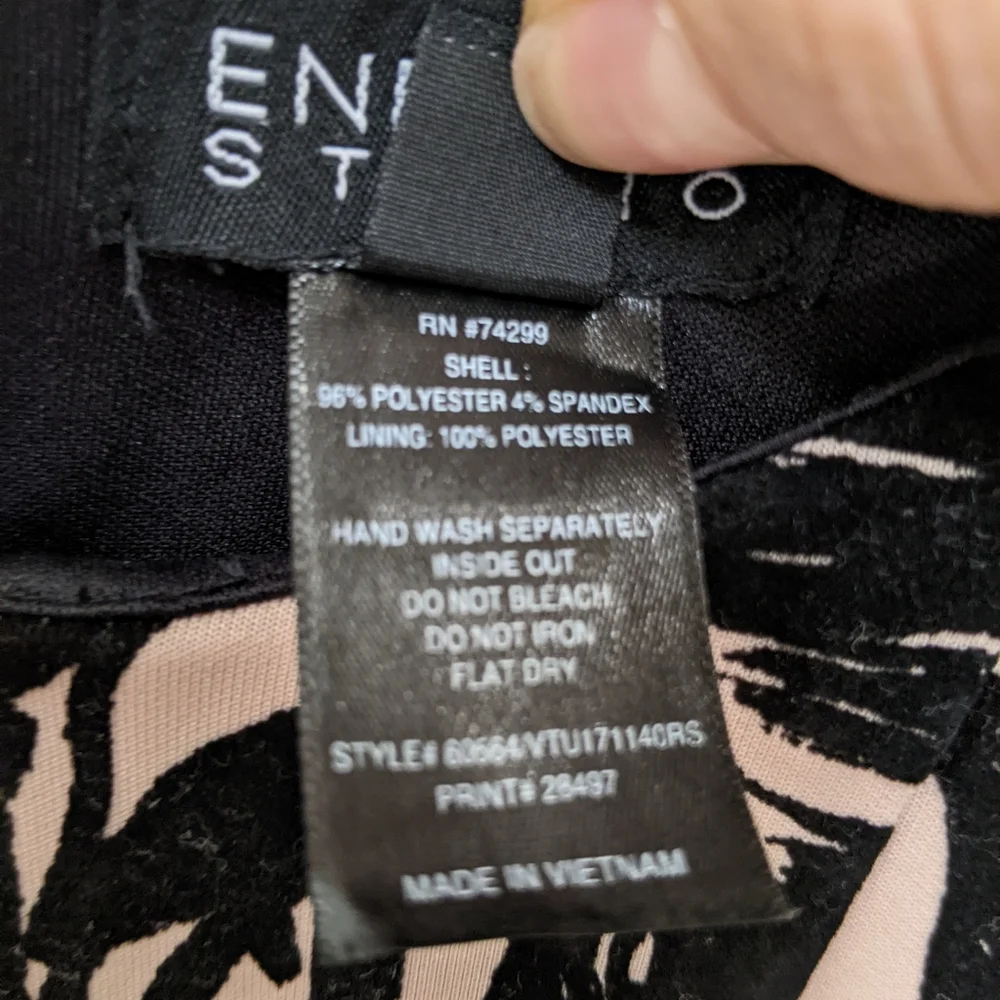 EUC Gorgeous Floral Dress - Picture 6 of 7